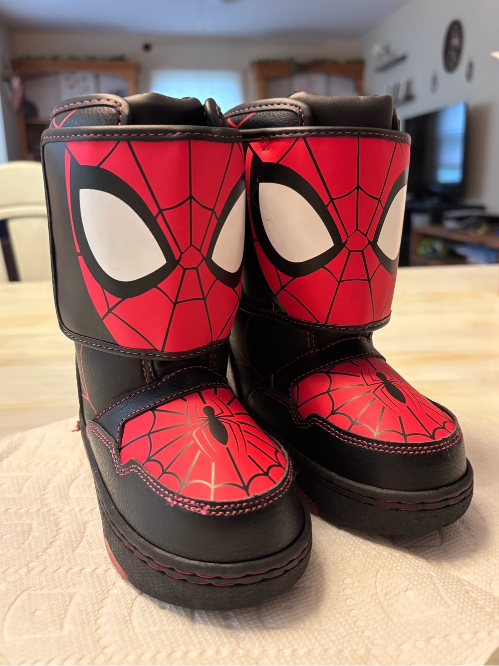 EUC Marvel Boys Toddler 9 Spiderman Light-up Insulated Mid-Calf Winter Boots